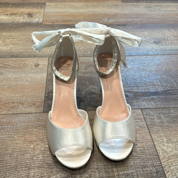 White Rhinestone strappy Heel - Picture 2 of 7